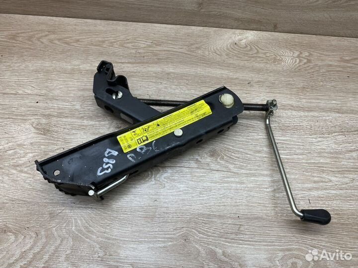 Домкрат штатный Volkswagen Passat B6 Арт. 77529