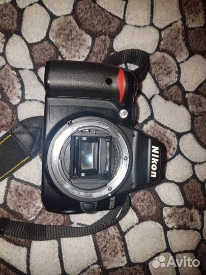 Зеркальный фотоаппарат Nikon D3000