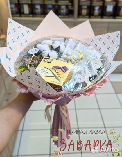 Букеты из чая и сладостей