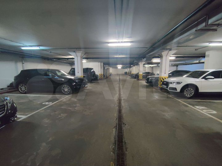 Машиноместо, 13 м²