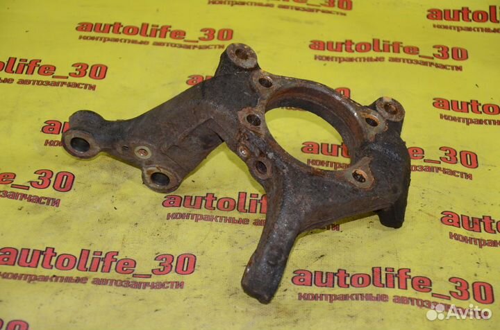 Кулак поворотный передний правый Toyota Auris E150