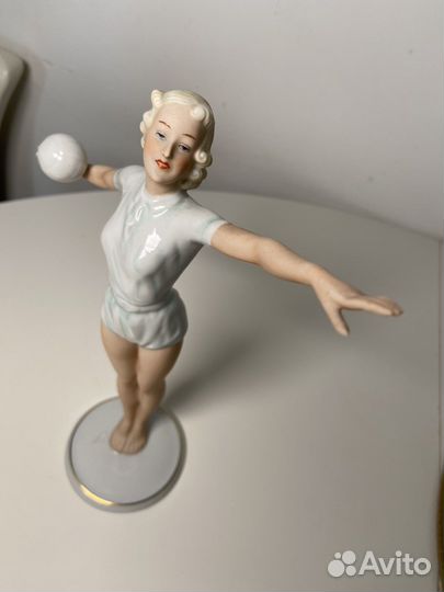 Фарфоровая статуэтка Гимнастка с мячом Wallendorf