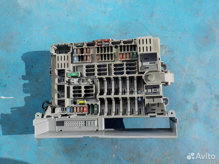Блок предохранителей салона BMW 3 серия E90/E91 20