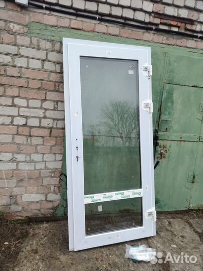 Входная дверь пластиковая