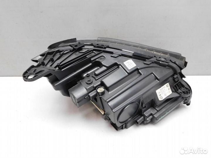 Фара левая Mercedes-Benz E-Class