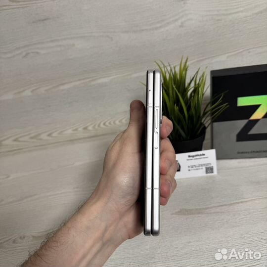 Samsung Galaxy Z Fold4, 12/512 ГБ