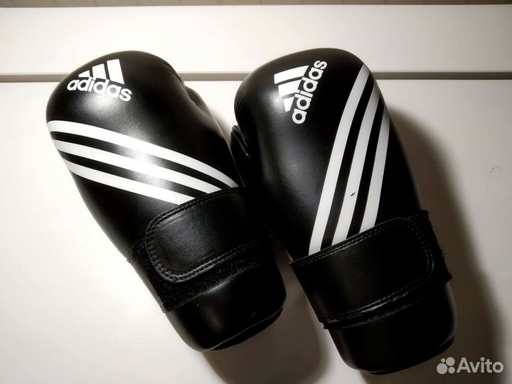 Боксерские перчатки adidas
