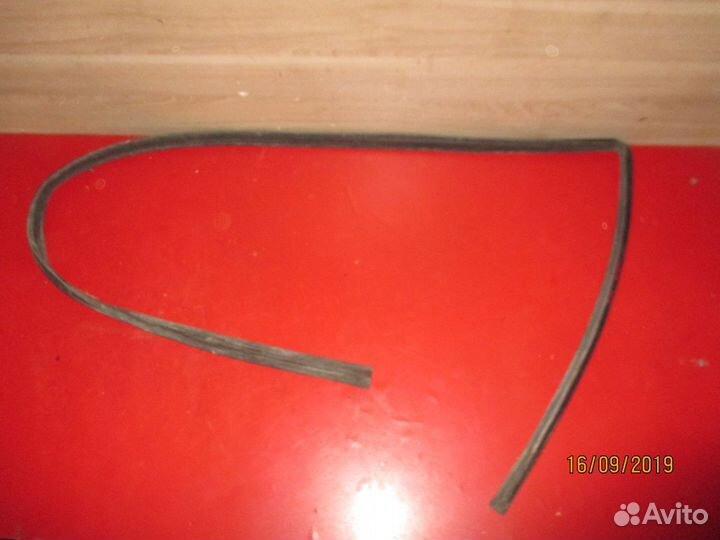 Уплотнитель стекла двери Mercedes Benz W210