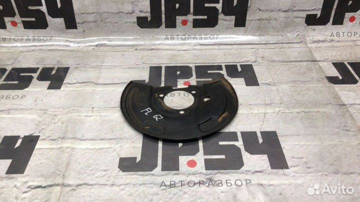 Щиток тормозного механизма передний левый Infiniti