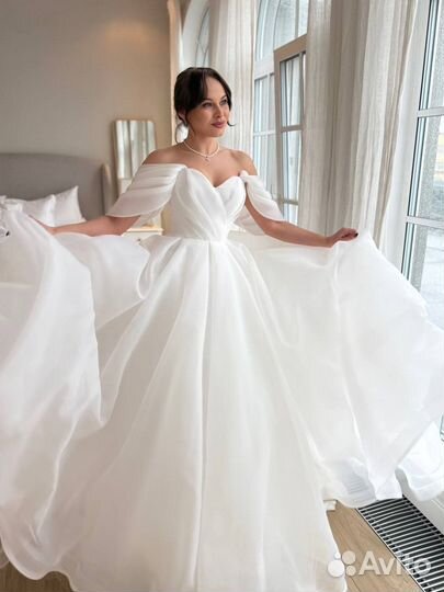 Платье свадебное новое, пышное из органзы