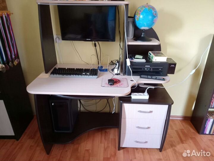 Компьютерный стол новый