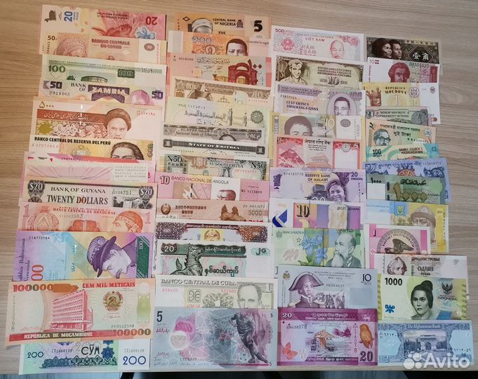 Набор банкнот 50 стран мира UNC