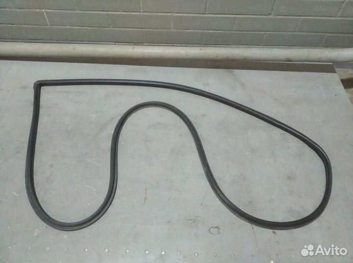 Уплотнитель на дверь передний левый Nissan Almera