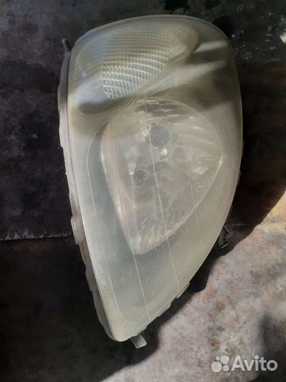 Фара на Toyota vitz