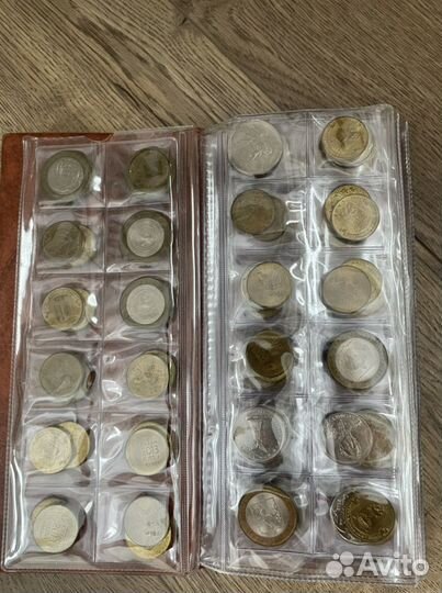 Набор юбилейных монет и купюр