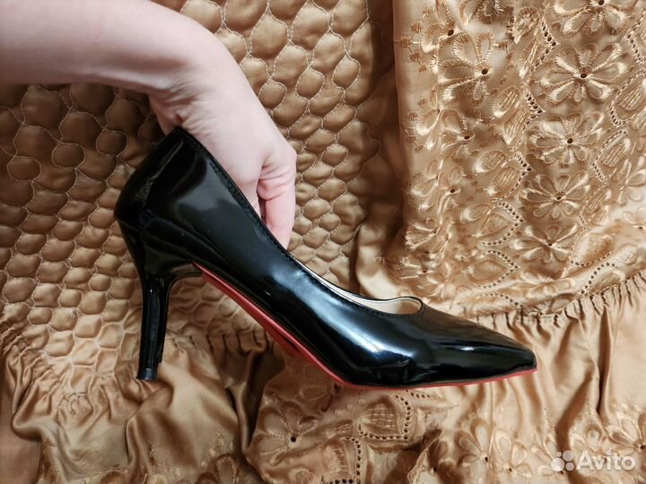 Туфли на каблуках лабутены