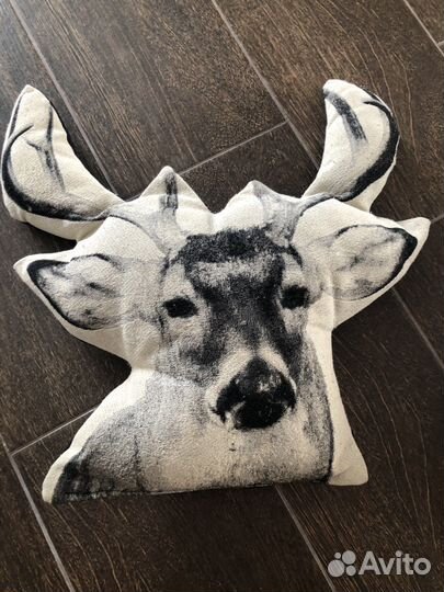 Подушка Олень гобелен, в стиле Zara Home