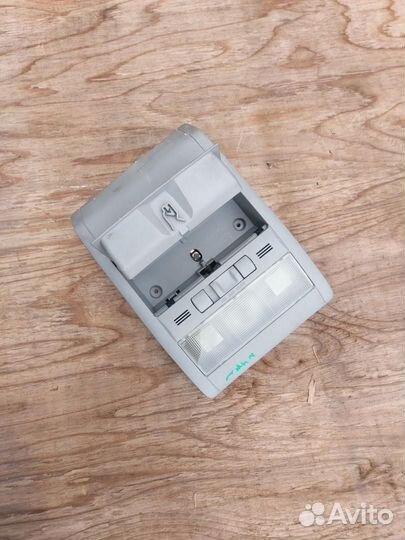 Фонарь салона (плафон) передний Toyota Prius 2