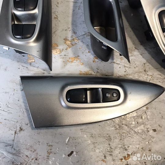 Кнопки стеклоподъемника Nissan Juke F15