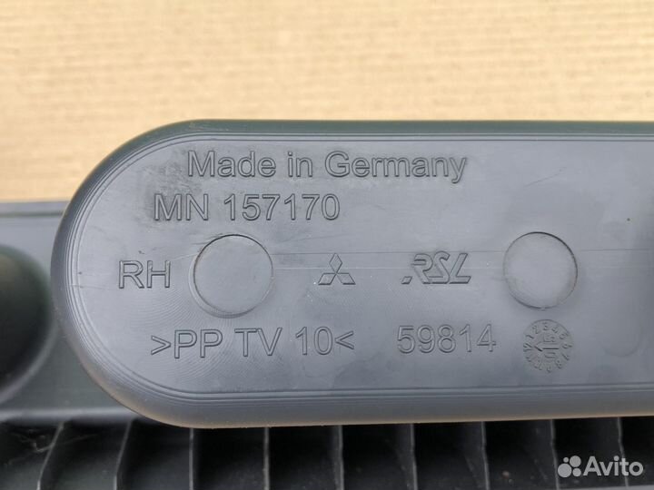 Бардачок пассажирского сиденья Мицубиси Кольт