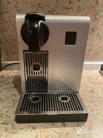 Капсульная кофемашина Делонги