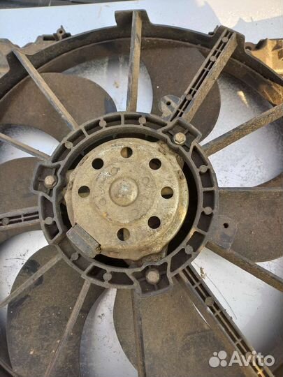 Вентилятор радиатора Renault Sandero