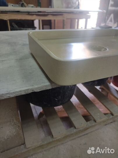 Раковина из бетона накладная