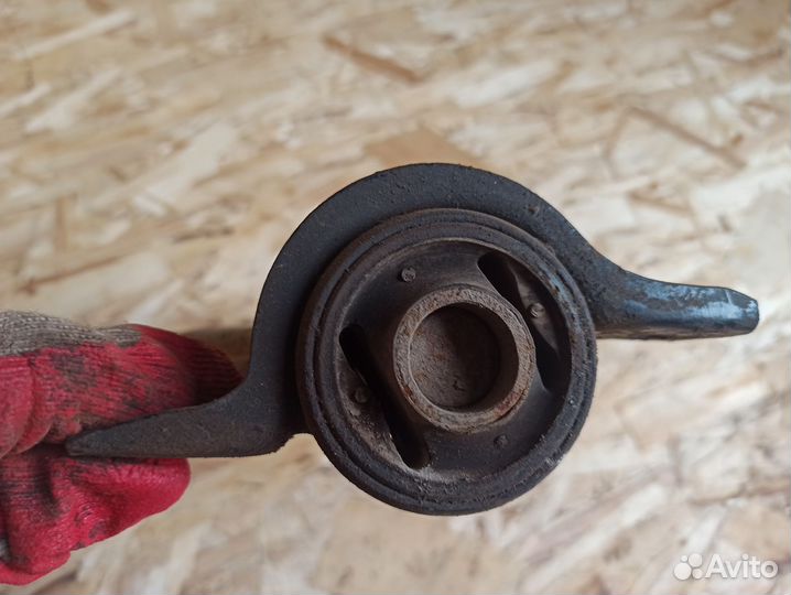 Рычаг левый Ford Focus 1