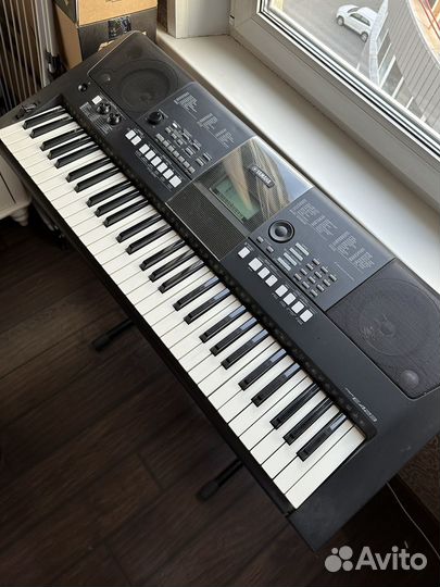 Продам синтезатор yamaha PSR-E423 на подставке
