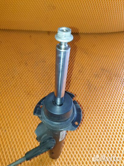 Амортизатор передний правый BMW 3 серия F30 F31