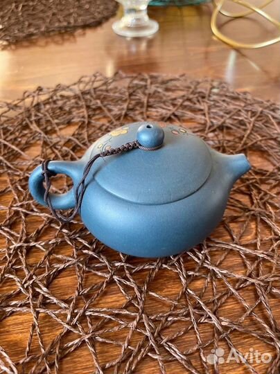 Чайник ручной работы из фиолетовой исинской глины
