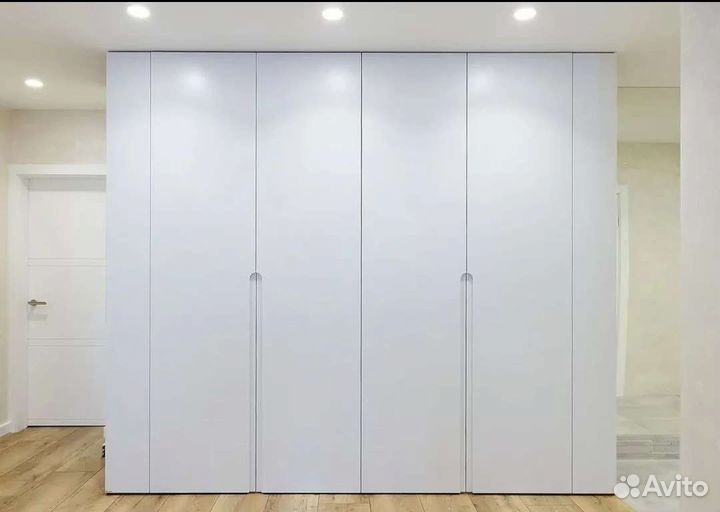 Распашной шкаф в гостиную белый т2311в130