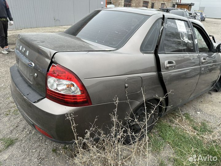 Задняя часть LADA priora 2