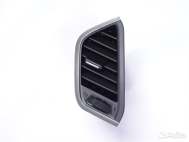 Дефлектор потока воздуха /LADA Xray/ центр. прав