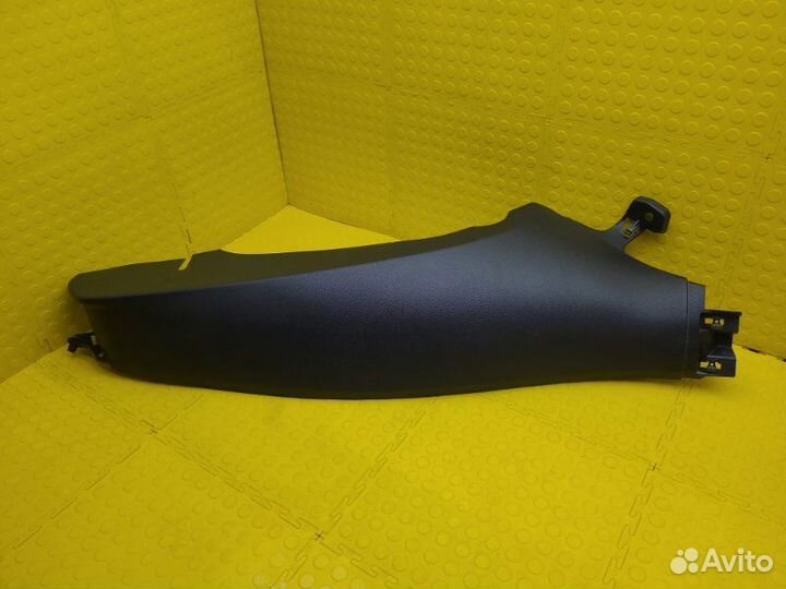 Обшивка стойки задняя правая Skoda Octavia лифтбек