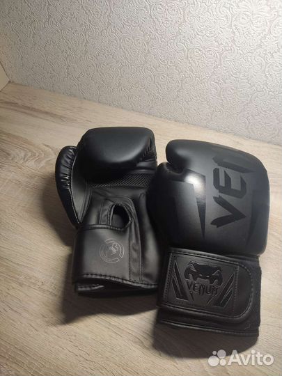 Боксерские перчатки Venum 10-12-14-16 унций
