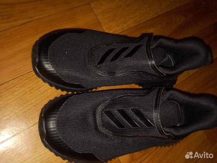 Кроссовки Adidas новые