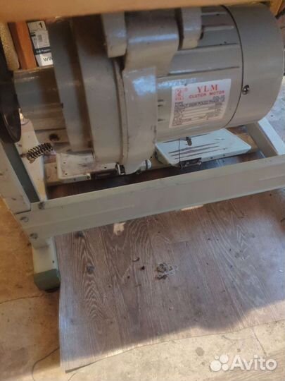 Продам промышленный коверлок Maxdo 757F