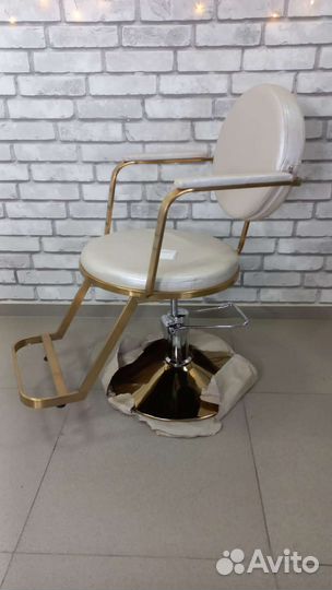 Парикмахерское кресло