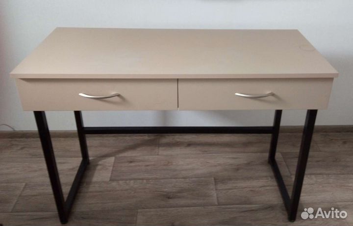 Письменный стол