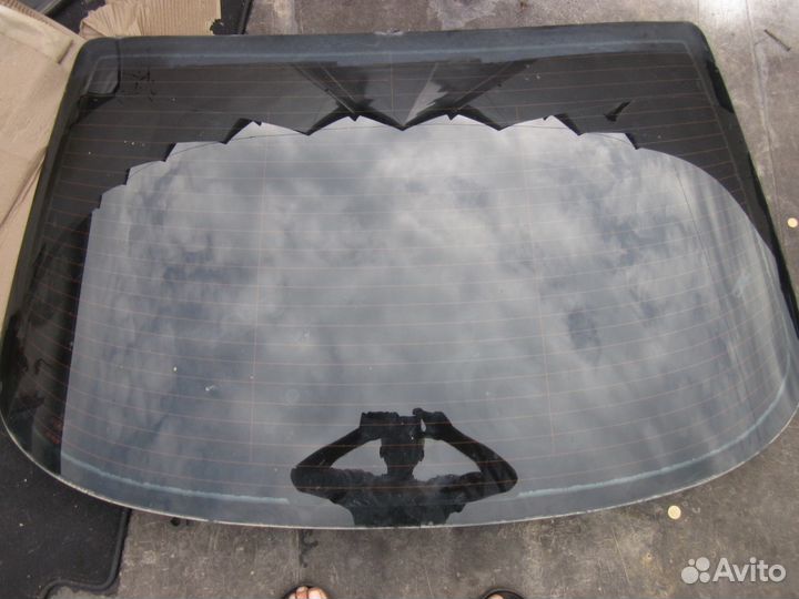 Mercedes e-class w210 стекло заднее