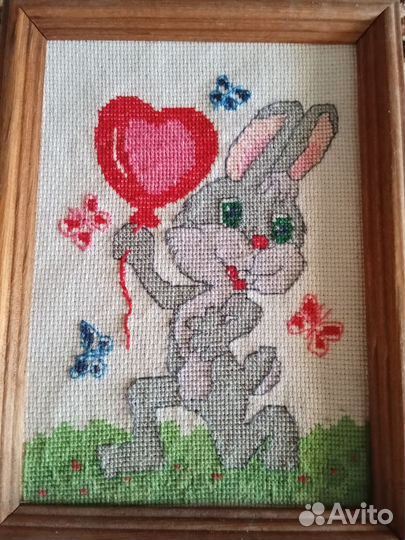 Зайка с шариком. Вышивка крестиком