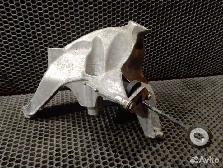 Кронштейн двигателя Audi A4 B9 DES 2.0 TDI 2017