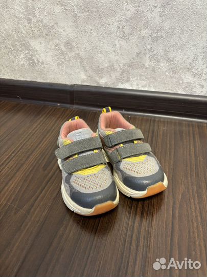 Кроссовки для девочки