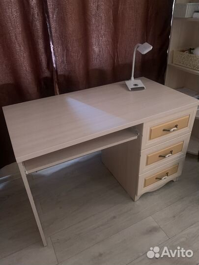 Письменный стол