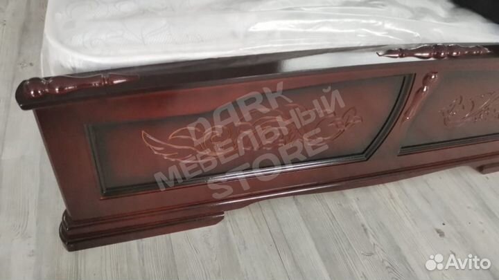 Кровать массив