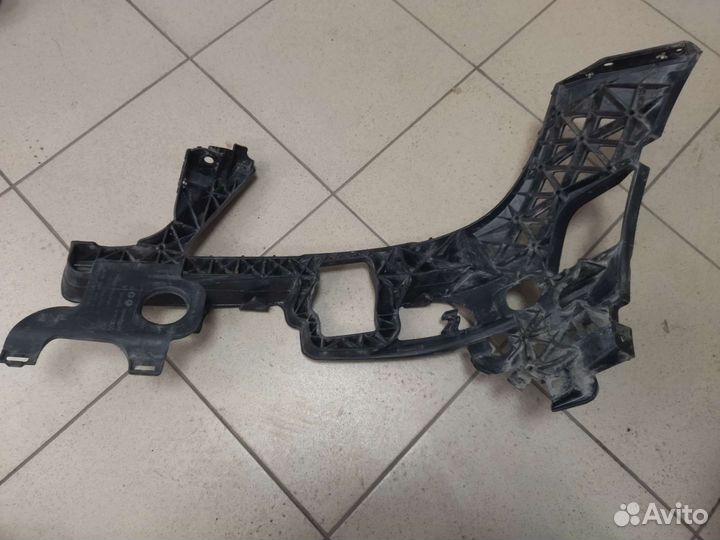 Кронштейн бампера W204