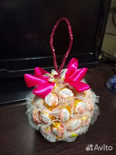 Новогодний шар из конфет