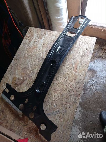 Стойка кузова центральная 7654200Q0H Nissan