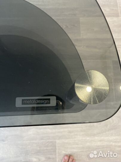 Стеклянная тумба под тв